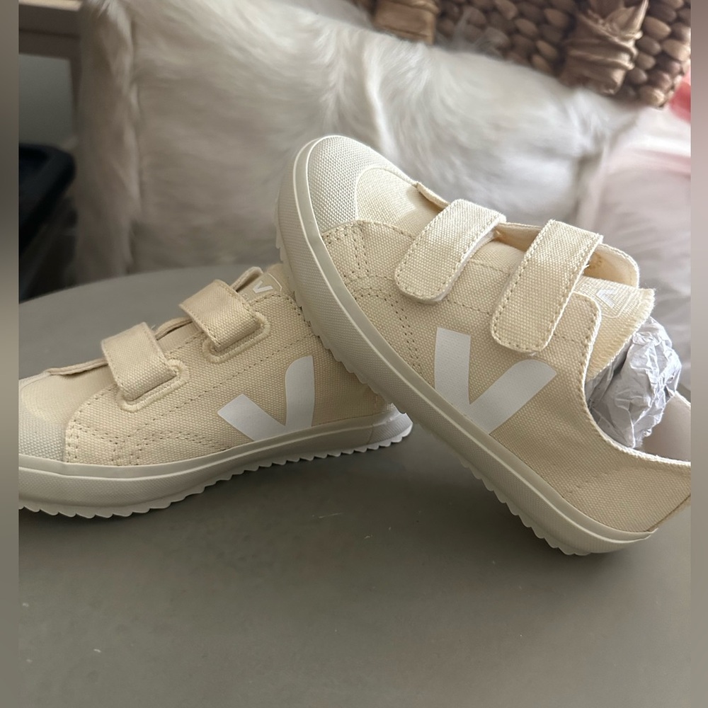 VEJA Ollie Canvas Sneakers NWOT